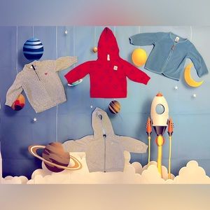 4 pieces for babies from 6 to 9 months in perfect condition.